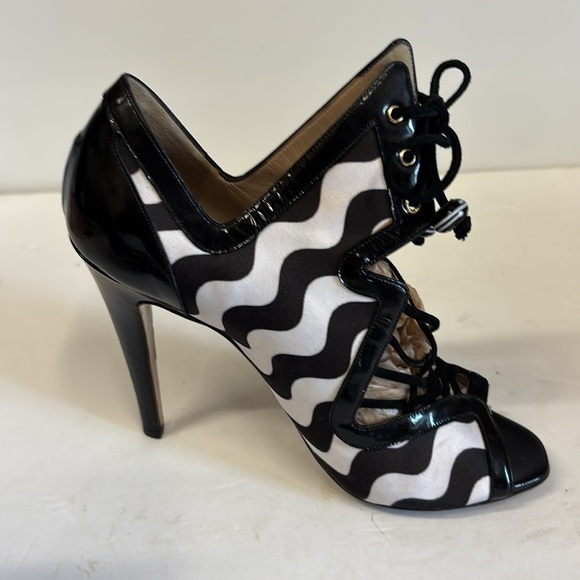 Nicholas Kirkwood Monochromatic Satin and Leather Strappy Lace Up Peeptoe Heels - Picture 6 of 12